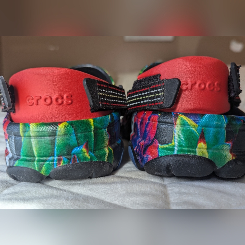 CROCS Black and Green Slippers with Mosaic Design - Picture 4 of 13